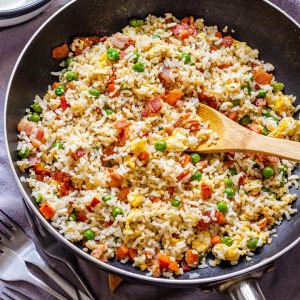 Fryingpan full of rice, and vegetables 